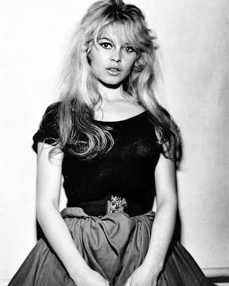 American, Actress, Chic, Brand, Clothing, Eyelid, Fashion, France, Hair, Hairstyle, Model, Megalopreneur, Woman, Social network, Style, Ponytail, Brigitte Bardot, Cosmetics, Physical attractiveness, Sexual attraction, 