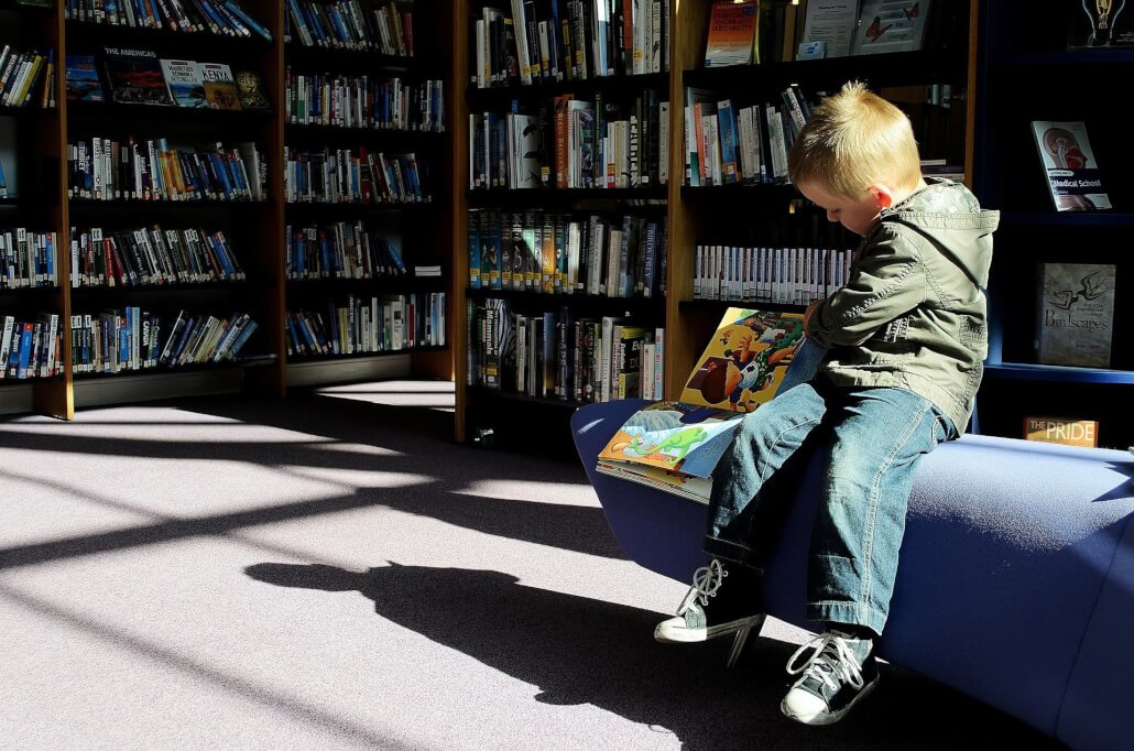 Reasons why children should have their own home library